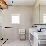 Newly Renovated | By Airnest Villa Charneca (Setubal)