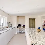 Villa Newly Renovated | By Airnest Charneca (Setubal)