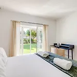 Newly Renovated | By Airnest Villa Charneca (Setubal)