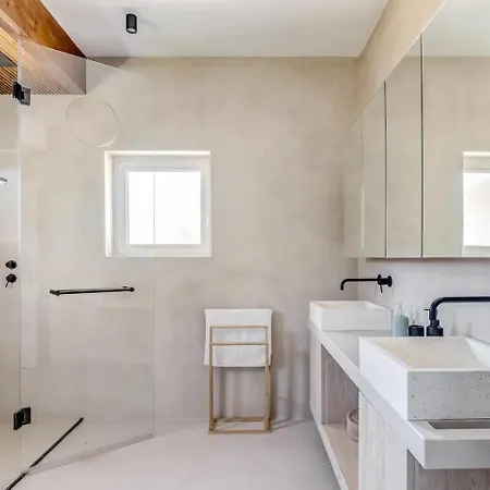 Newly Renovated | By Airnest Villa Charneca (Setubal)