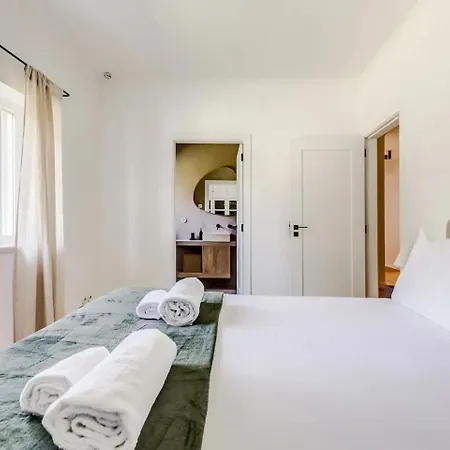 Newly Renovated | By Airnest *