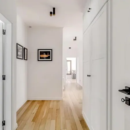 Villa Newly Renovated | By Airnest Charneca (Setubal)