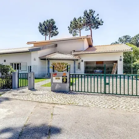 Newly Renovated | By Airnest Charneca (Setubal)