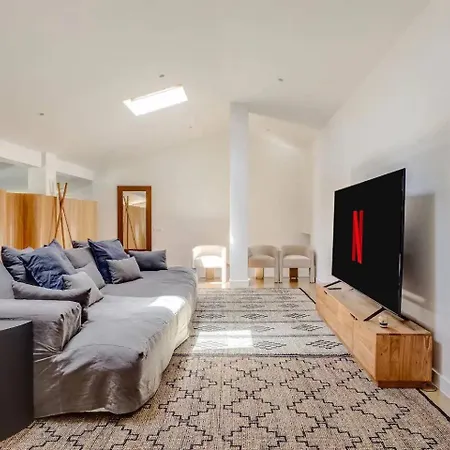 Newly Renovated | By Airnest Villa