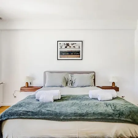 Newly Renovated | By Airnest * Charneca (Setubal)