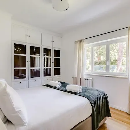 Newly Renovated | By Airnest Villa Charneca (Setubal)