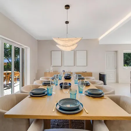 Newly Renovated | By Airnest Villa Charneca (Setubal)