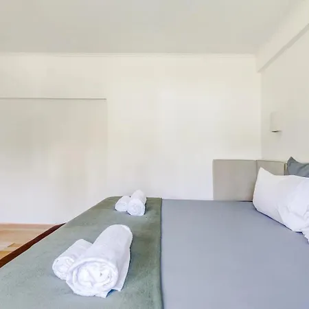 Newly Renovated | By Airnest Villa Charneca (Setubal)