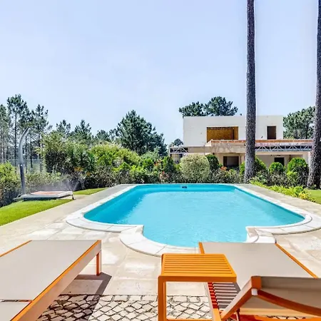 Newly Renovated | By Airnest * Charneca (Setubal)
