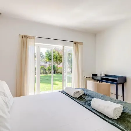 Newly Renovated | By Airnest Villa Charneca (Setubal)