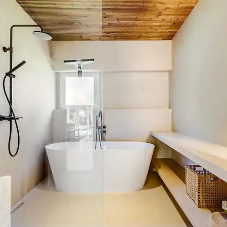 Newly Renovated | By Airnest Villa *
