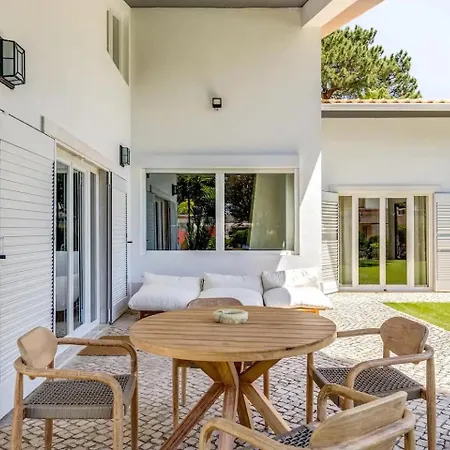 Newly Renovated | By Airnest Villa Charneca (Setubal)