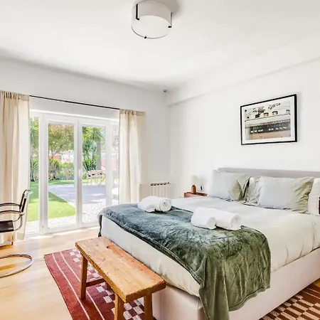 Newly Renovated | By Airnest Villa Charneca (Setubal)