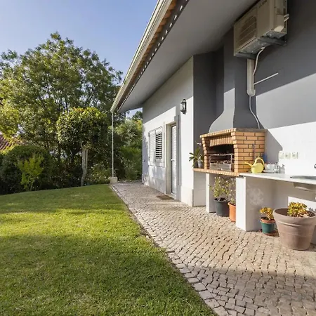 Villa Newly Renovated | By Airnest Charneca (Setubal)