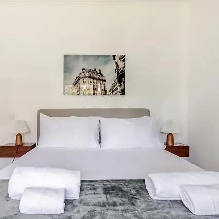 Villa Newly Renovated | By Airnest Charneca (Setubal)