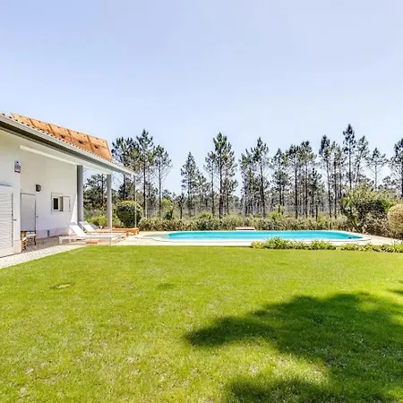 Newly Renovated | By Airnest Villa Charneca (Setubal)